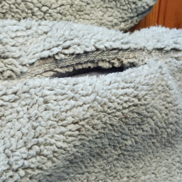 🏷5/25 Warm Fuzzy Grey Zip Up Pullover box 26 - Picture 4 of 13